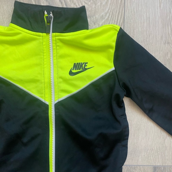 Nike Toddler Tracksuit - Size 2T - Picture 5 of 13
